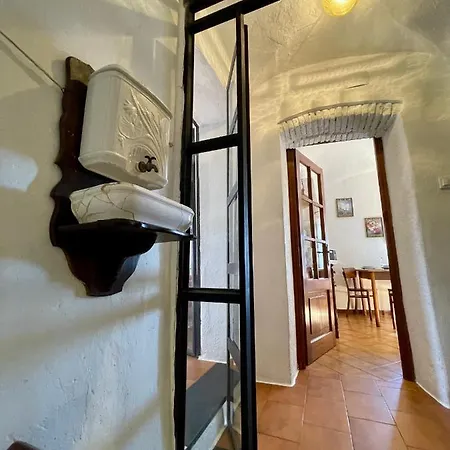 La Casa Di Vasco Bussana Vecchia サンレモ